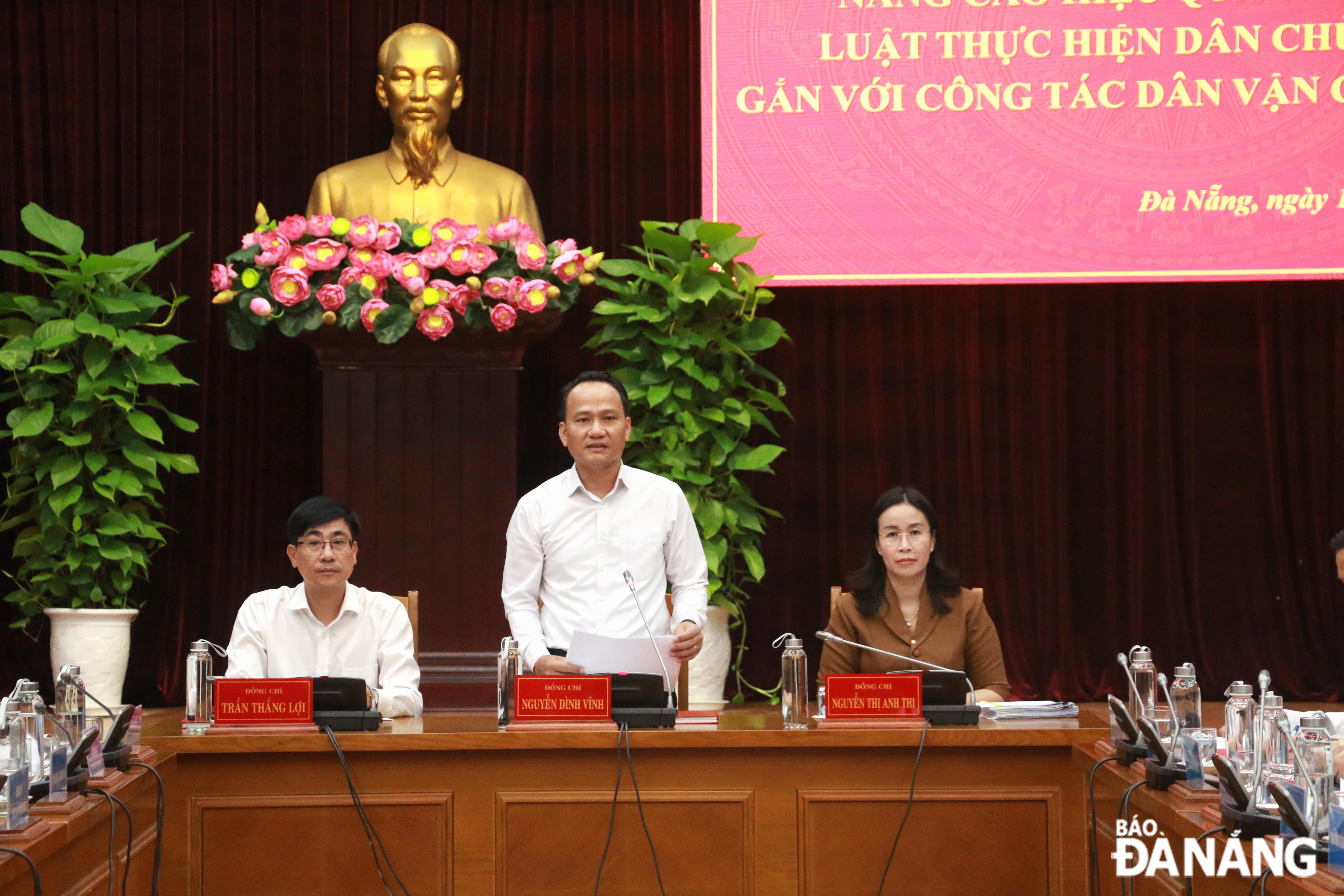 Phó Bí thư Thường trực Thành ủy Nguyễn Đình Vĩnh (giữa) phát biểu kết luận tại hội nghị. Ảnh: T.PHƯƠNG