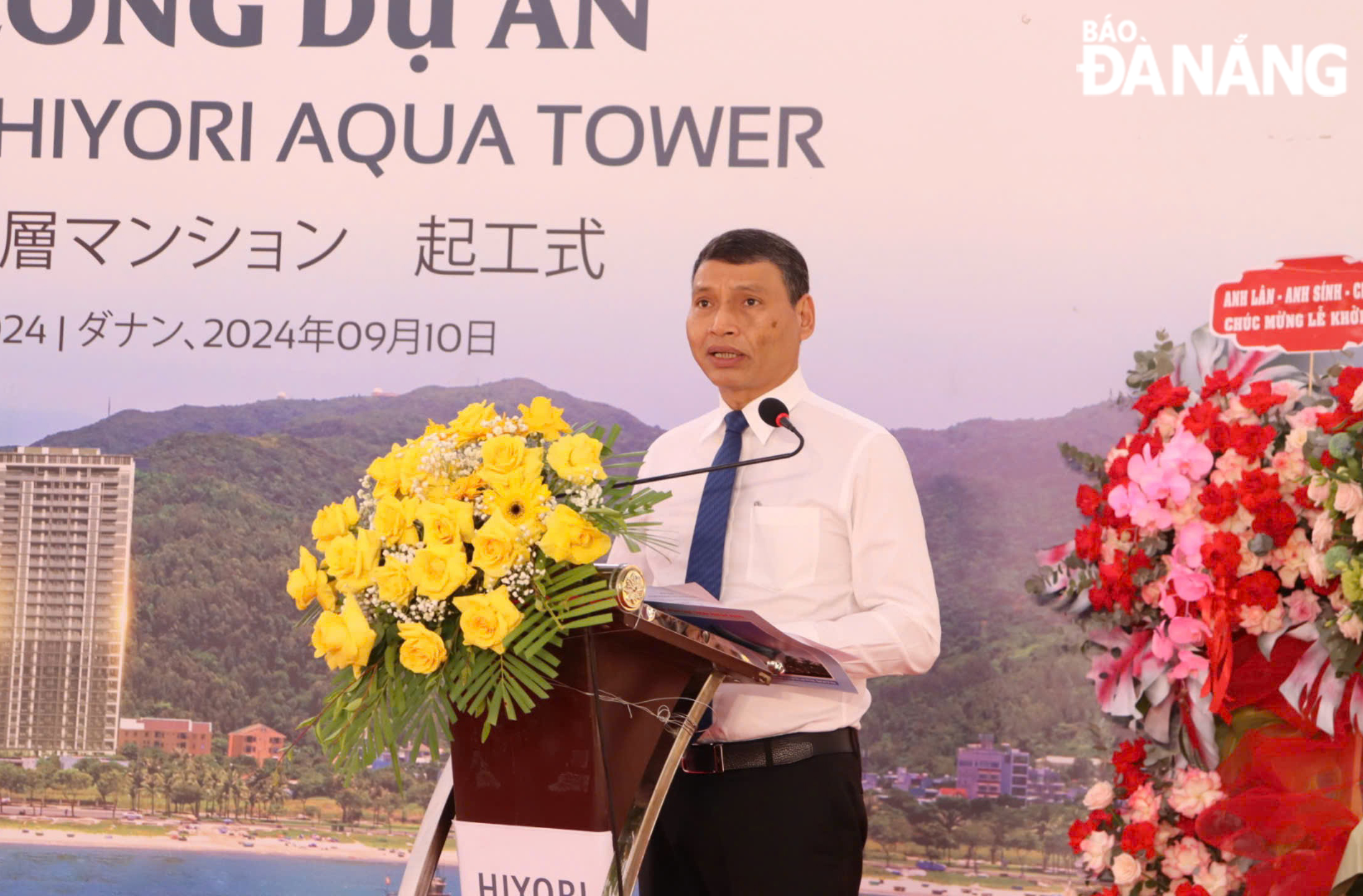 Standing Vice Chairman of the municipal People's Committee Ho Ky Minh speaking at the groundbreaking ceremony for HIYORI Aqua Tower 