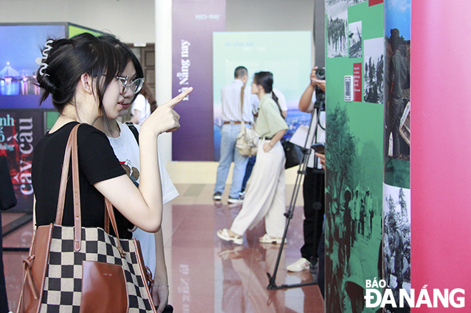 The exhibition receives a lot of attention from the public, especially young people.