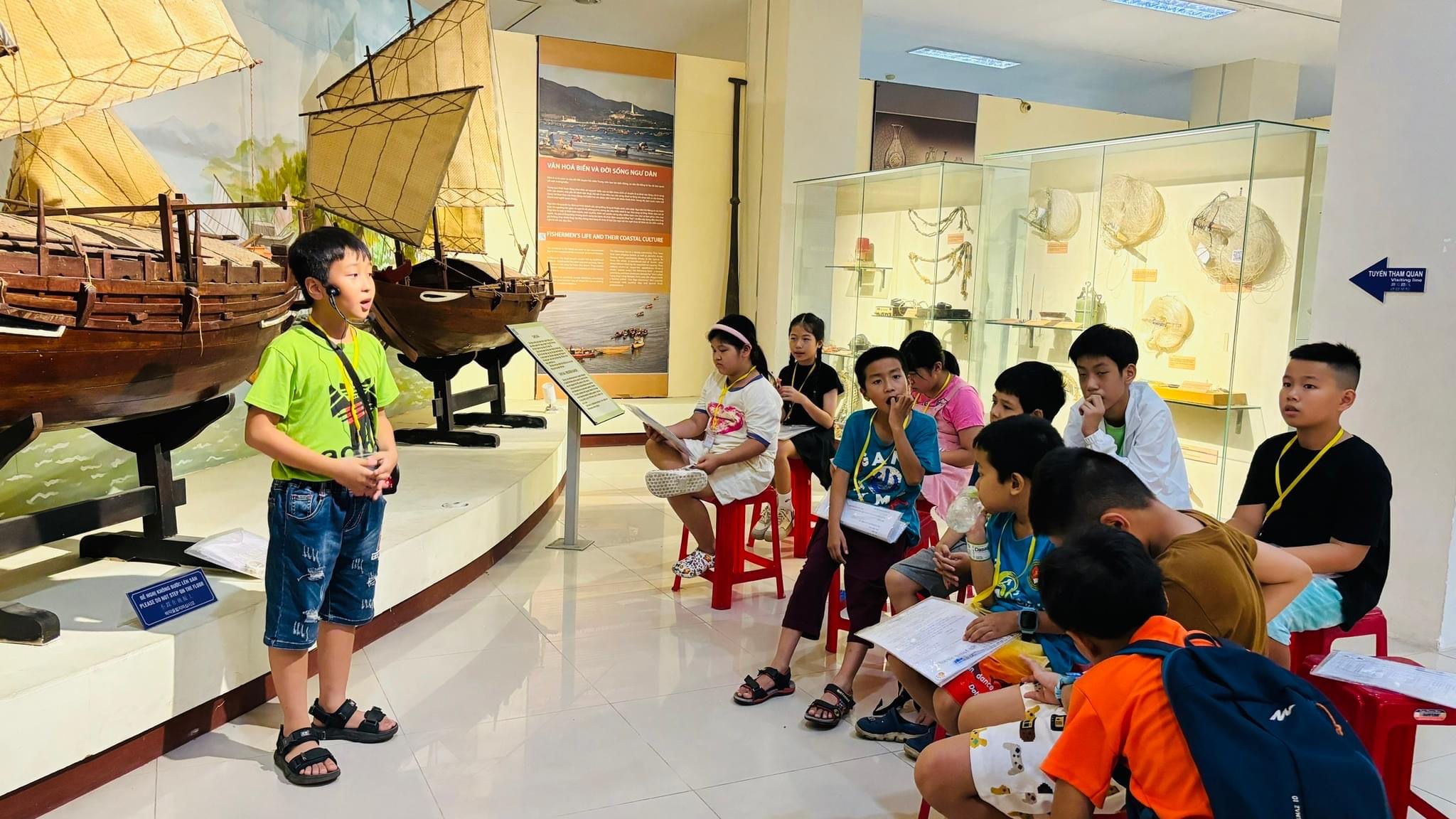 Students will learn history more effectively when participating in media education programs at the museum. Students are seen learn how to be tour guides at the Museum of Da Nang. Photo: H.V