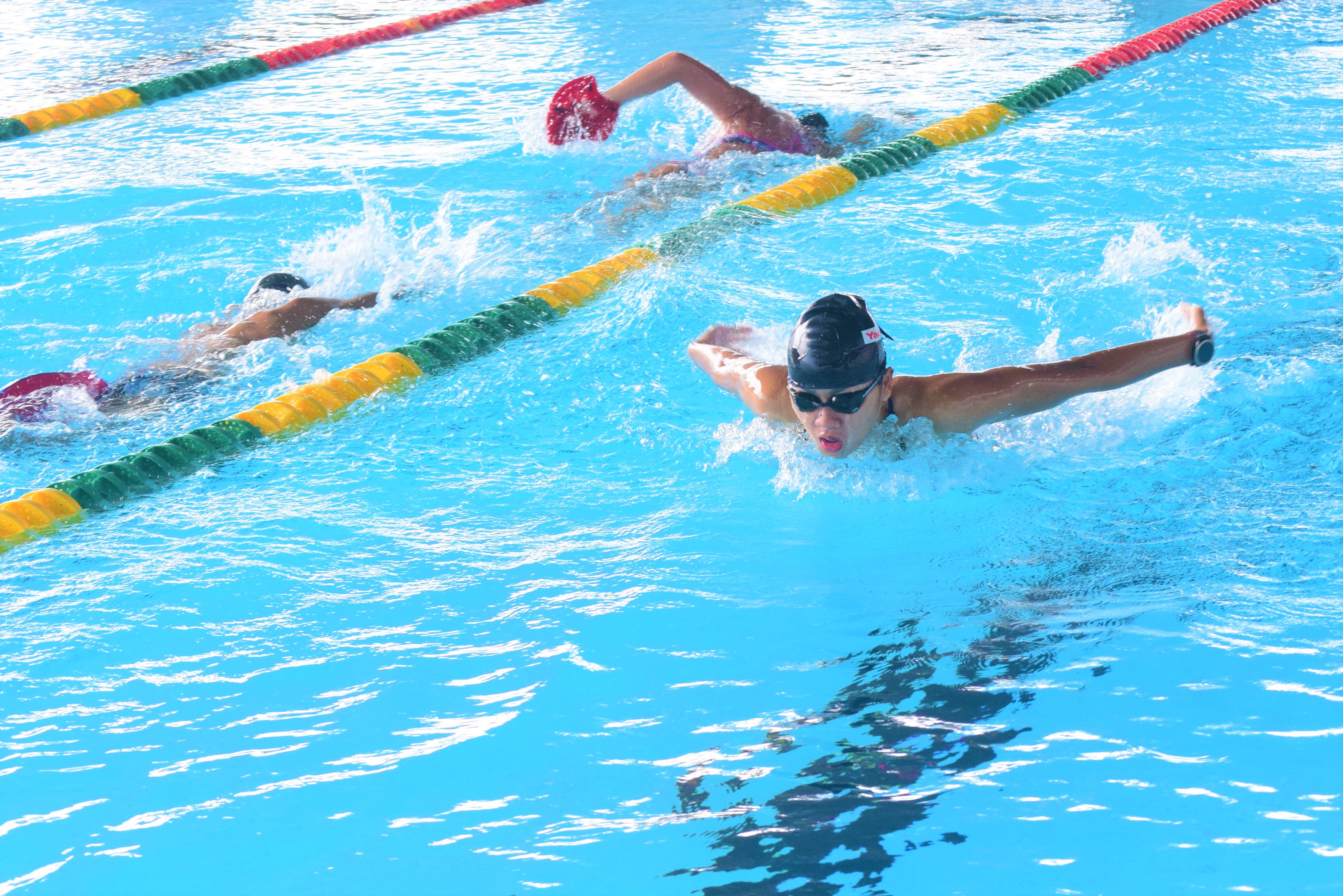 Members of the Da Nang Triathlon team practice at the city's Swimming and Diving Club in preparation for the Aqua Warriors Ha Long Bay 2024 scheduled to take place at the end of September. Photo: P.N