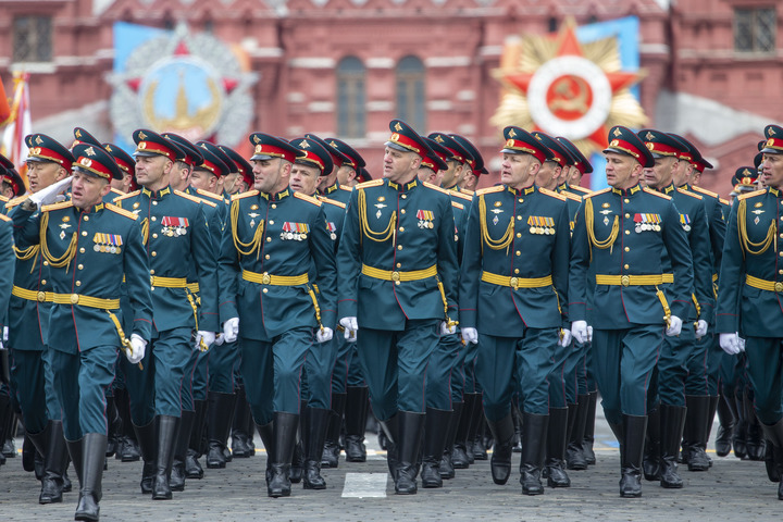 Quân nhân thuộc lực lượng vũ trang Nga tại lễ duyệt binh ở Quảng trường Đỏ (Moscow) vào tháng 5-2024. Ảnh: Xinhua