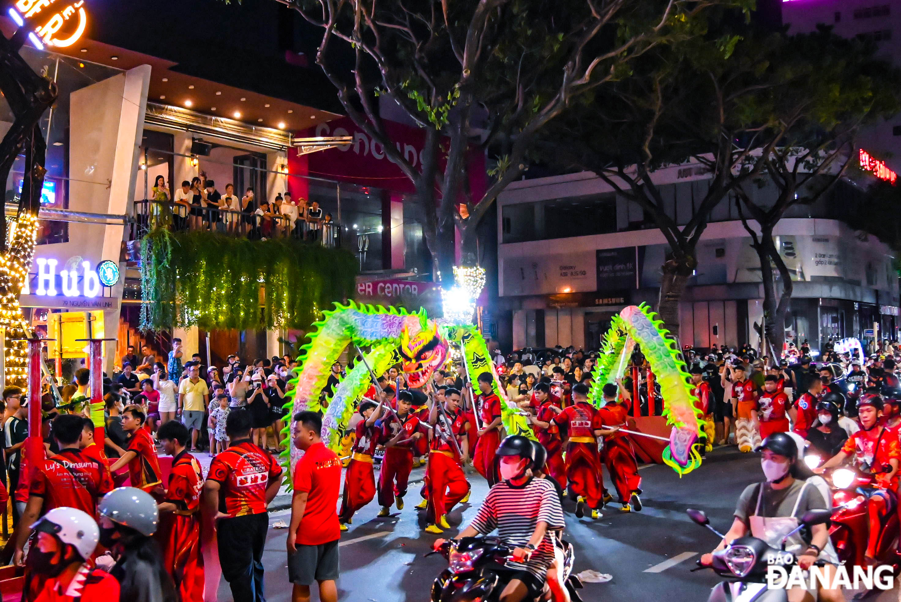 Lively dragon dance performances on streets