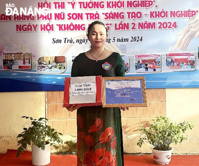 Ms. Ho Thi Ngoc Oanh won first prize at the Son Tra District’s 2024 Startup Ideas Contest with a product made from black sesame.