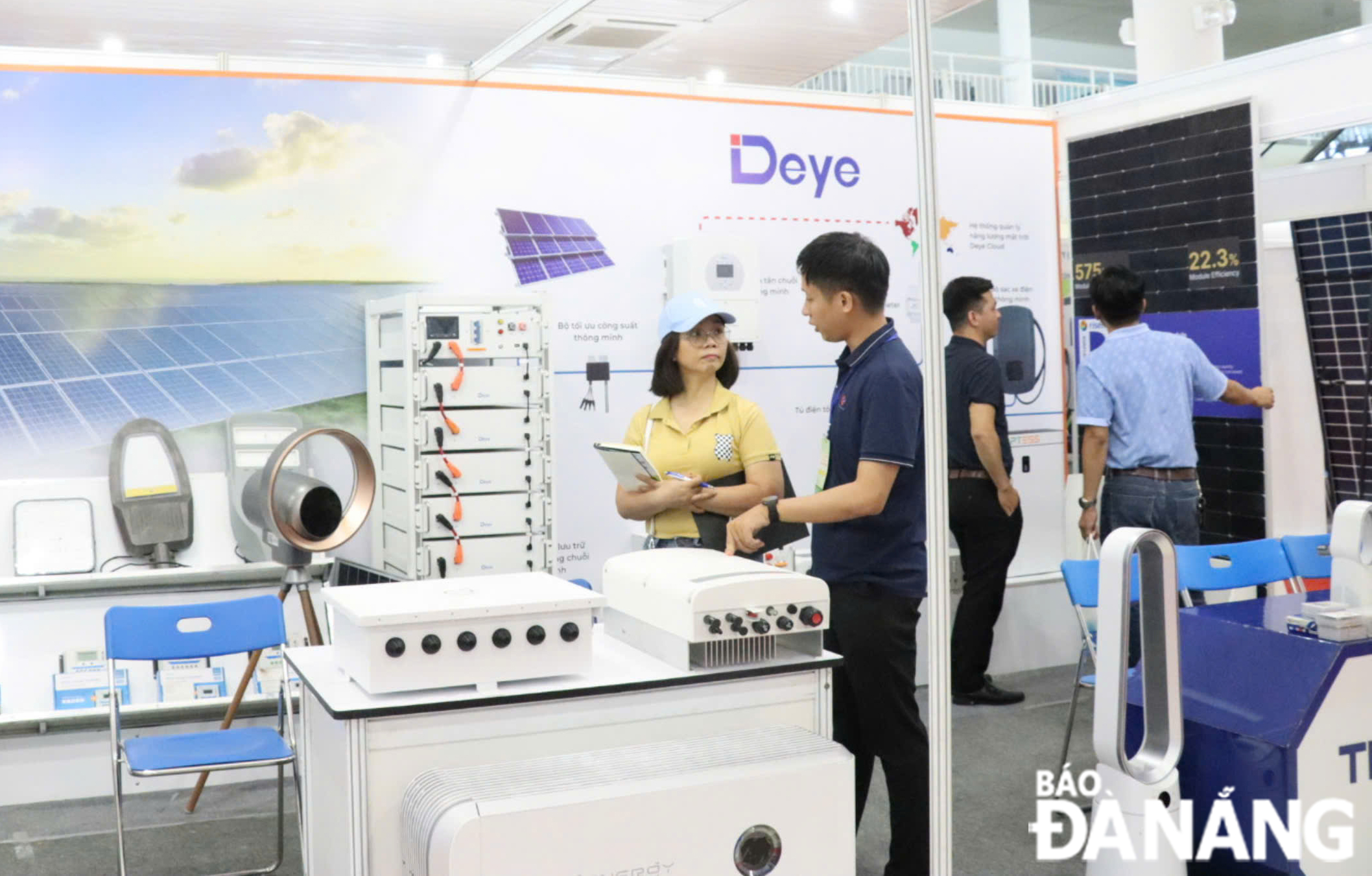 Within the framework of the conference, the Da Nang Department of Industry and Trade organised an exhibition of energy-efficient products and technologies. Photo: TRAN TRUC