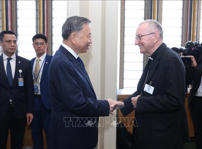 Tổng Bí thư, Chủ tịch nước Tô Lâm gặp Thủ tướng Tòa thánh Vatican, Hồng y Pietro Parolin. Ảnh: Lâm Khánh/TTXVN