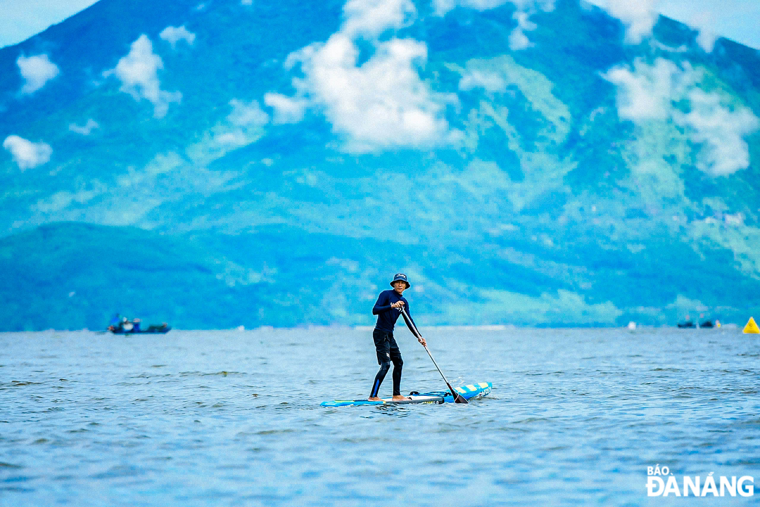 Participating athletes had the opportunity to admire the majestic beauty of the mountain ranges in Da Nang.