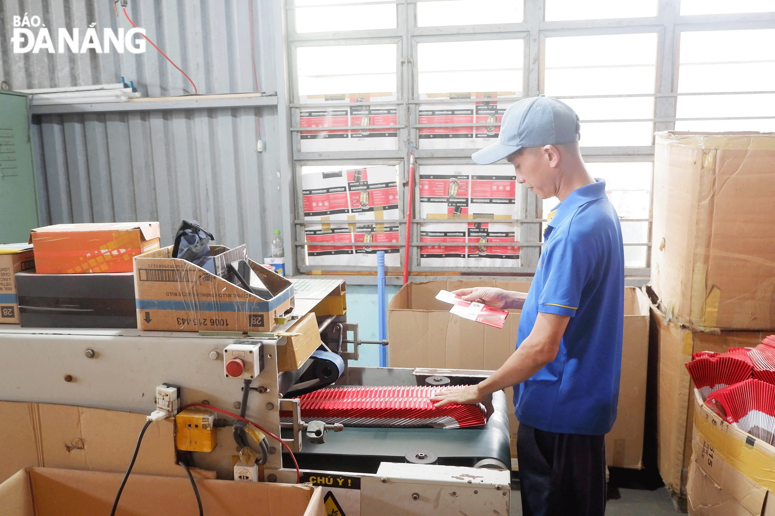 An employee is seen working at the A Chau Architecture and Trading Company Limited based in the Hoa Khanh Industrial Park, Lien Chieu District. Photo: M.Q