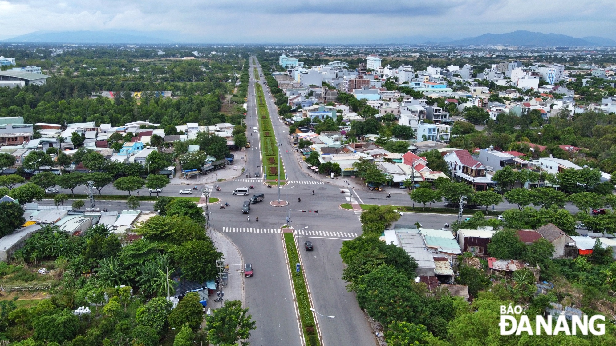 The central area of ​​the research subdivision is adjacent to Tran Dai Nghia, Vo Chi Cong, Mai Dang Chon, Man Quang, Cai River and the administrative boundary of Da Nang - Quang Nam Province, with an area of ​​about 696 hectares. IN THE PHOTO: The intersection of Tran Dai Nghia and Nam Ky Khoi Nghia streets in Hoa Hai Ward, Ngu Hanh Son District.