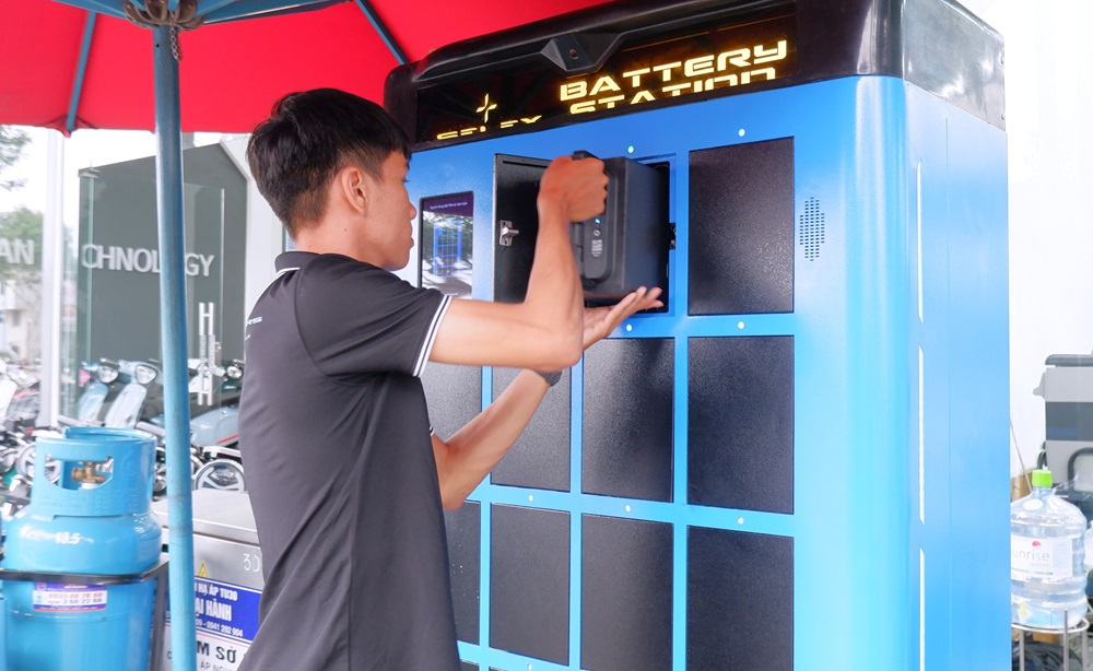 The Selex Motors electric two-wheeler battery charging/swapping station in Da Nang. Photo: https://www.danang.gov.vn/