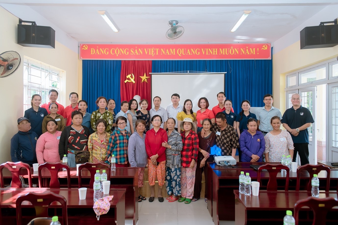 Công ty Coca-Cola Việt Nam đã không ngừng chung tay cùng các đối tác thực thi những giải pháp thực tế hướng tới hiện thực hóa các cam kết về trách nhiệm xã hội và môi trường