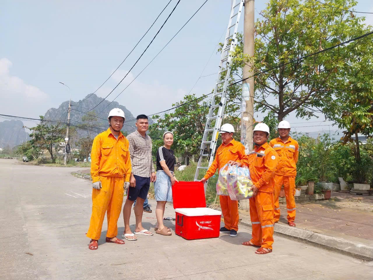 Đón nhận nhiều tình cảm của người dân TP Cẩm Phả, Quảng Ninh