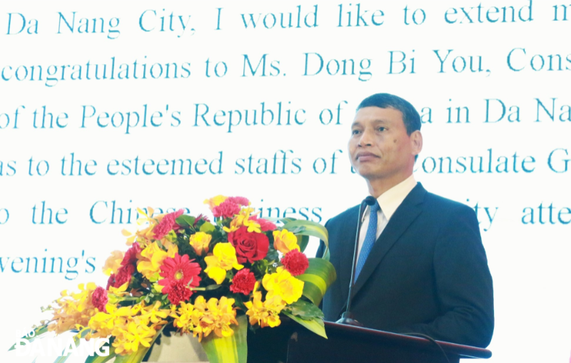 Standing Vice Chairman of the Da Nang People's Committee Ho Ky Minh speaking at the ceremony celebrating the 75th anniversary of the National Day of China. Photo: T.P