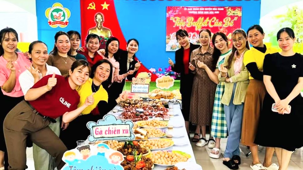 Hoạt động “Tiệc Buffet của Bé” của Trường Mầm non Hòa Sơn (huyện Hòa Vang) khi áp dụng những sáng kiến của cô giáo Nguyễn Thị Châu Á. Ảnh: ĐẠT NGUYỄN