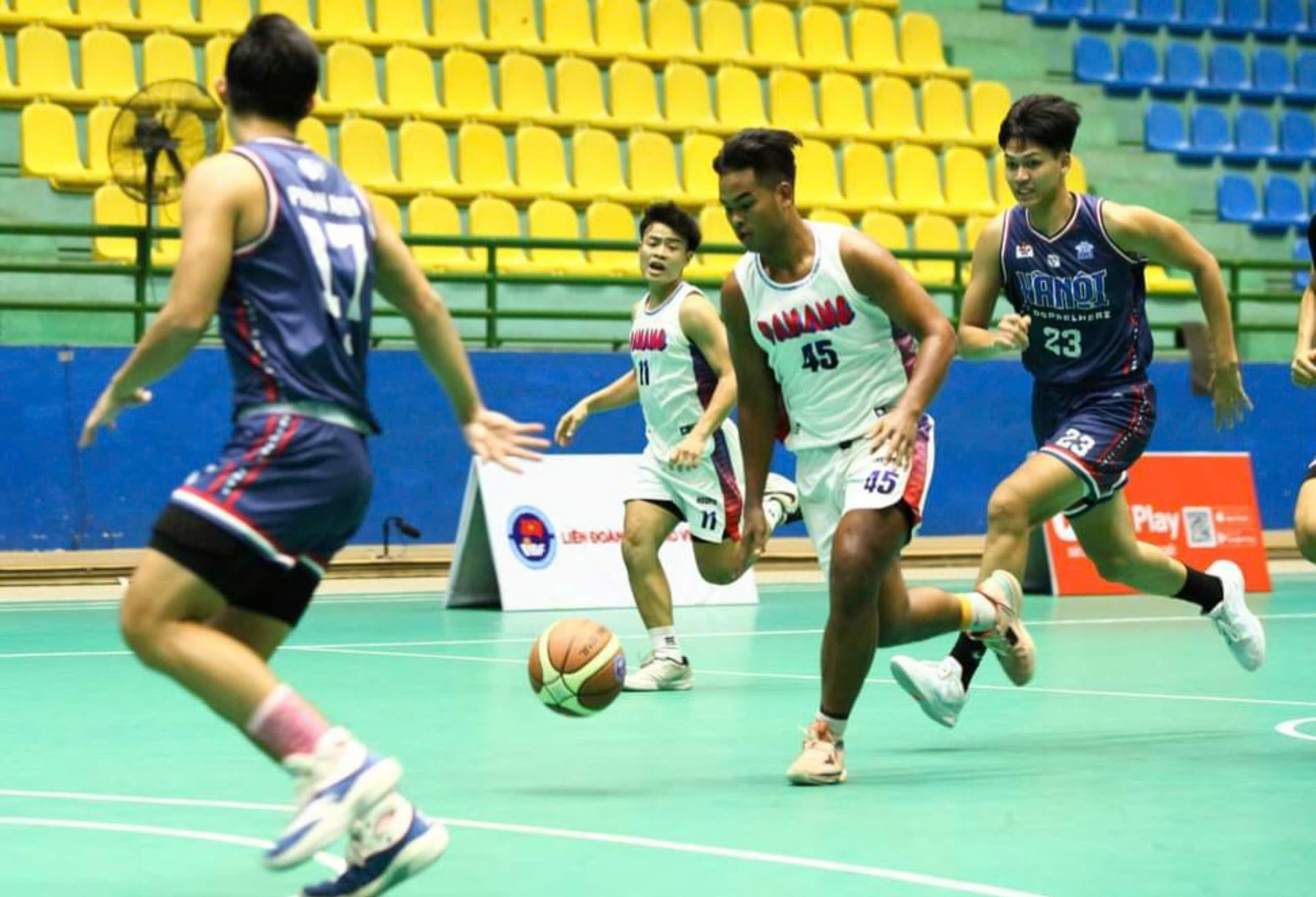 The Da Nang U20 men's basketball team competing successfully at the 5x5 U20 National Basketball Championship. Photo courtesy of the Viet Nam Basketball Federation.