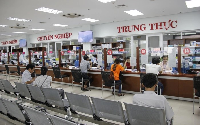 Người thuộc đối tượng ưu tiên không phải xếp hàng chờ giải quyết thủ tục hành chính