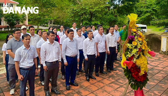 Đảng ủy cơ quan Đoàn ĐBQH và HĐND thành phố về nguồn thăm căn cứ cách mạng Hòn Tàu