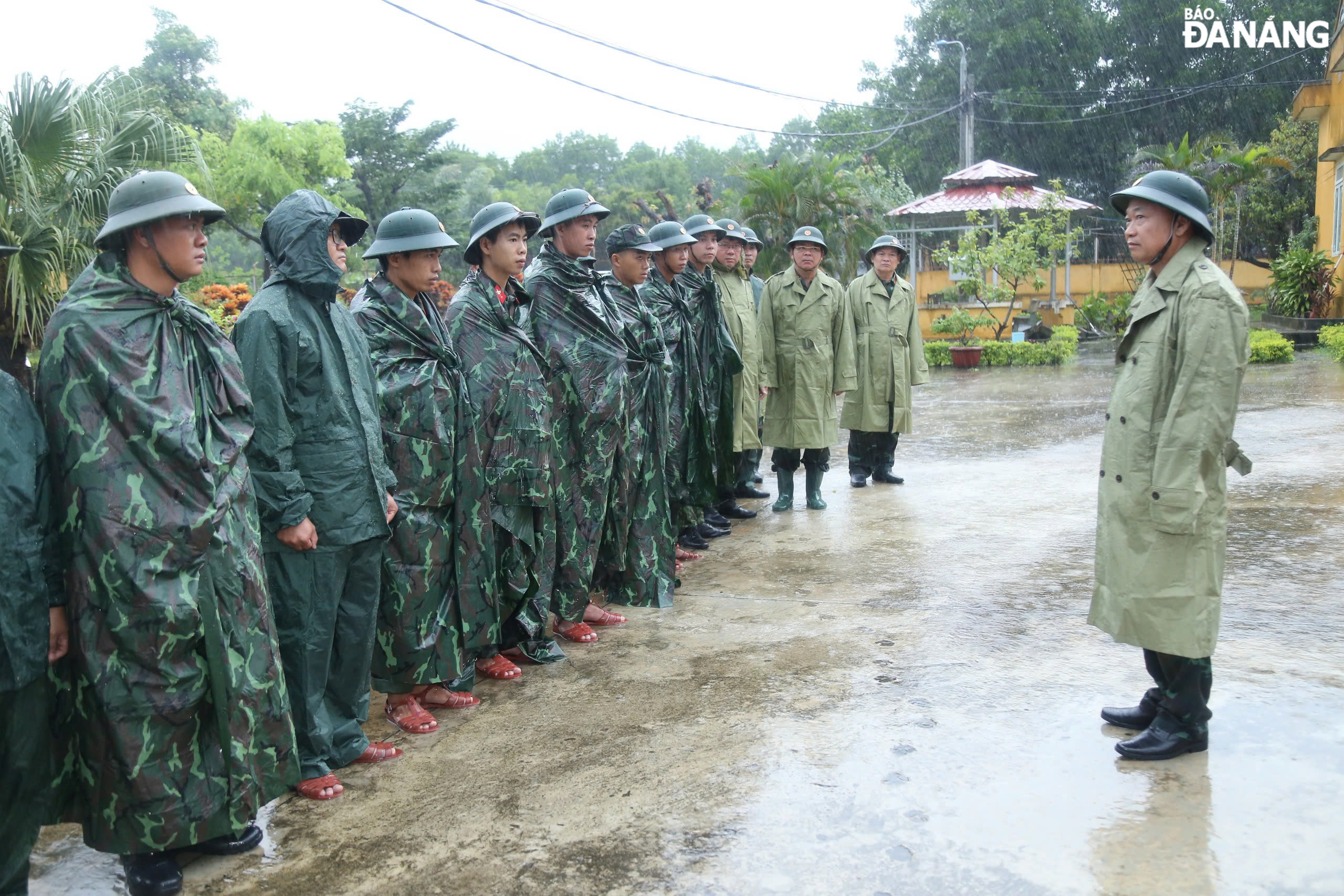 Tư lệnh Quân khu 5 kiểm tra công tác phòng, chống và ứng phó với bão số 6