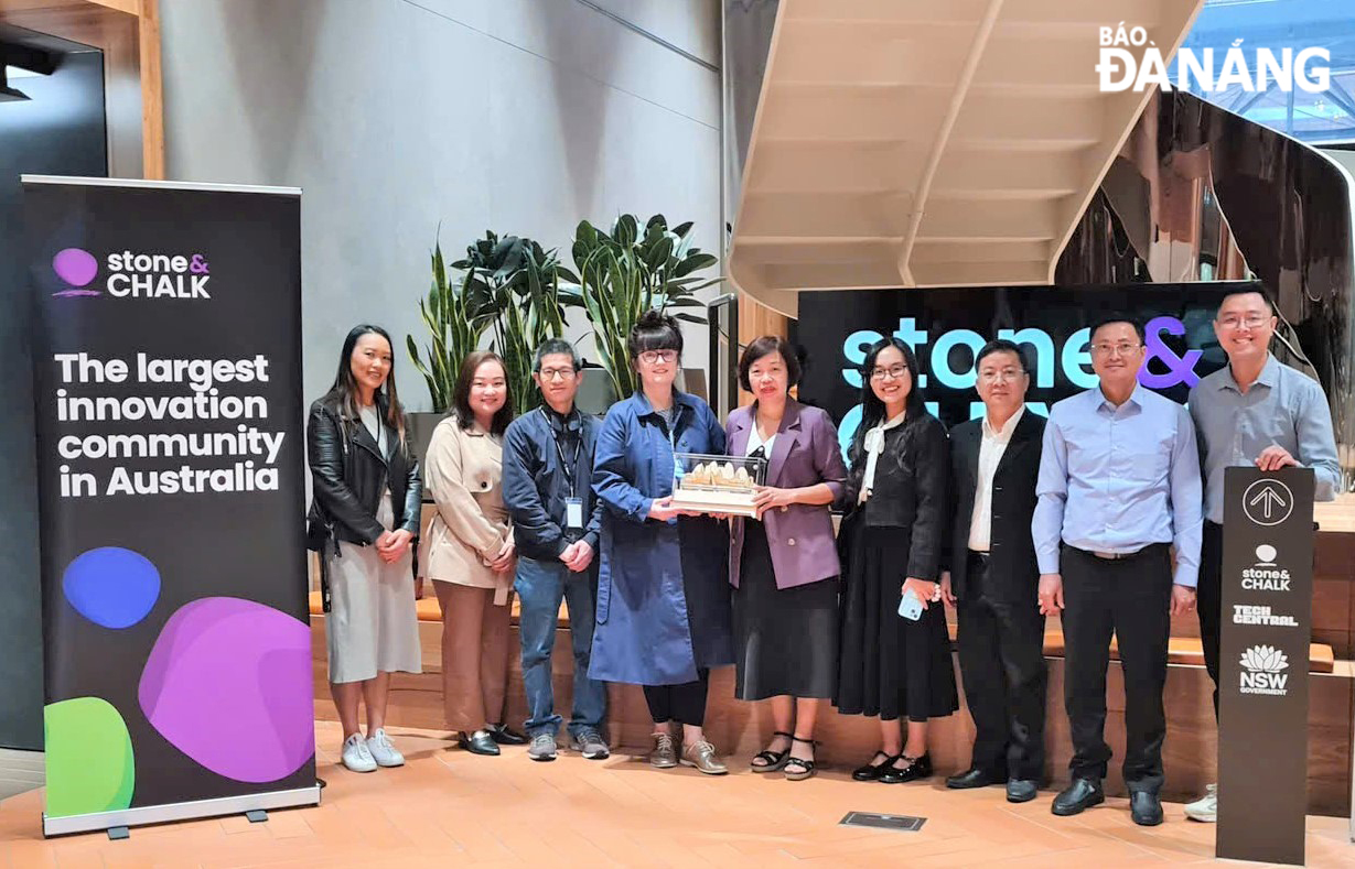 A delegation of the Da Nang Department of Science and Technology at the Stone & Chalk - Australia's largest innovation community at its Sydney branch. Photo: The delegation