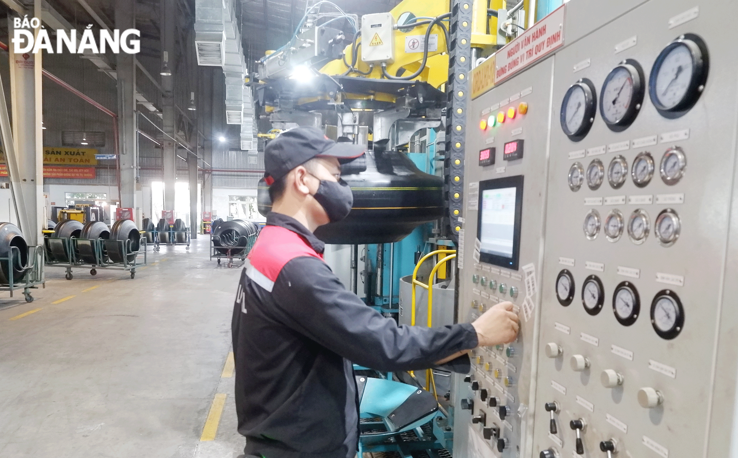 Production activities at the Da Nang Rubber Joint Stock Company. Photo: MAI QUE