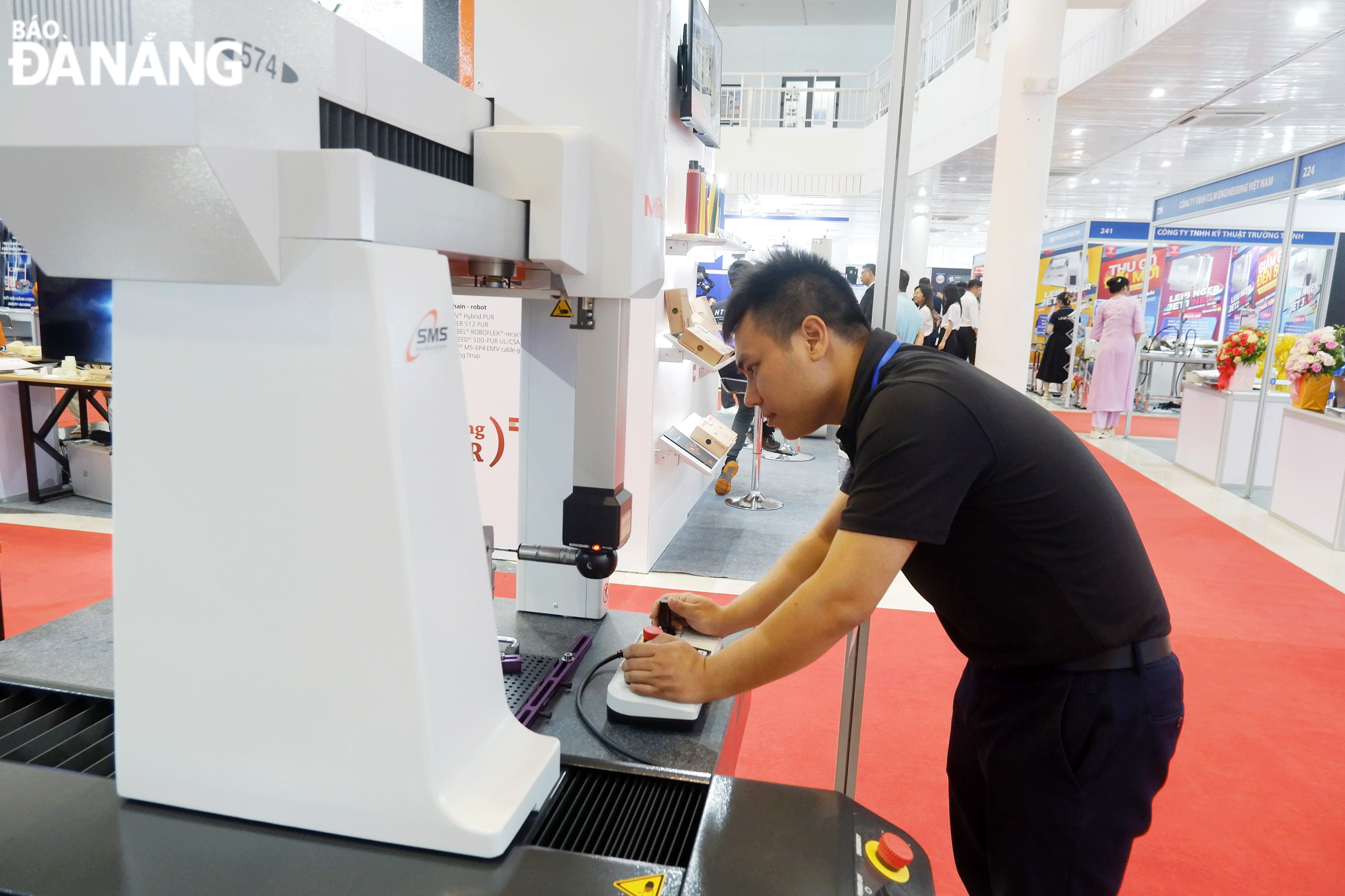  Activities at the second Viet Nam Industry and Manufacturing Exhibition - VIMF 2024. Photo: M.Q