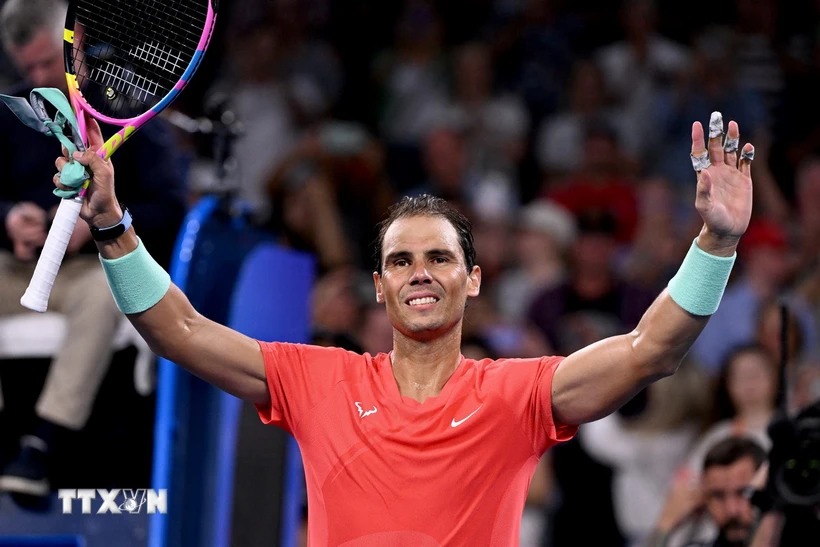 Tay vợt Rafael Nadal thi đấu tại giải quần vợt quốc tế Brisbane ở Australia ngày 2-1-2024. (Ảnh: AFP/TTXVN)