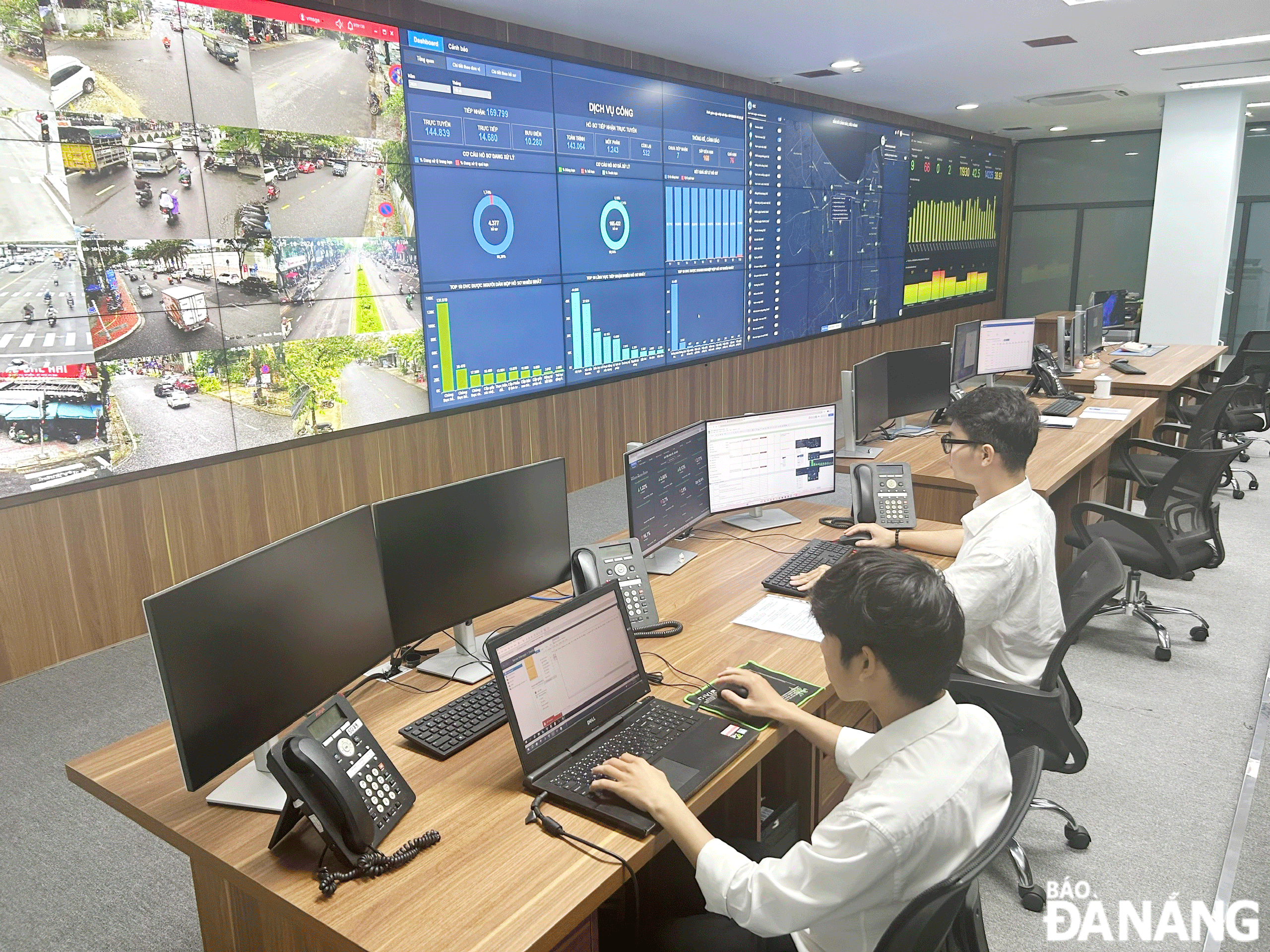 Da Nang has many models and solutions on digital transformation that are highly appreciated by the National Committee on Digital Transformation. Activities at the Da Nang Intelligent Operation Centre (IOC). Photo: M.Q