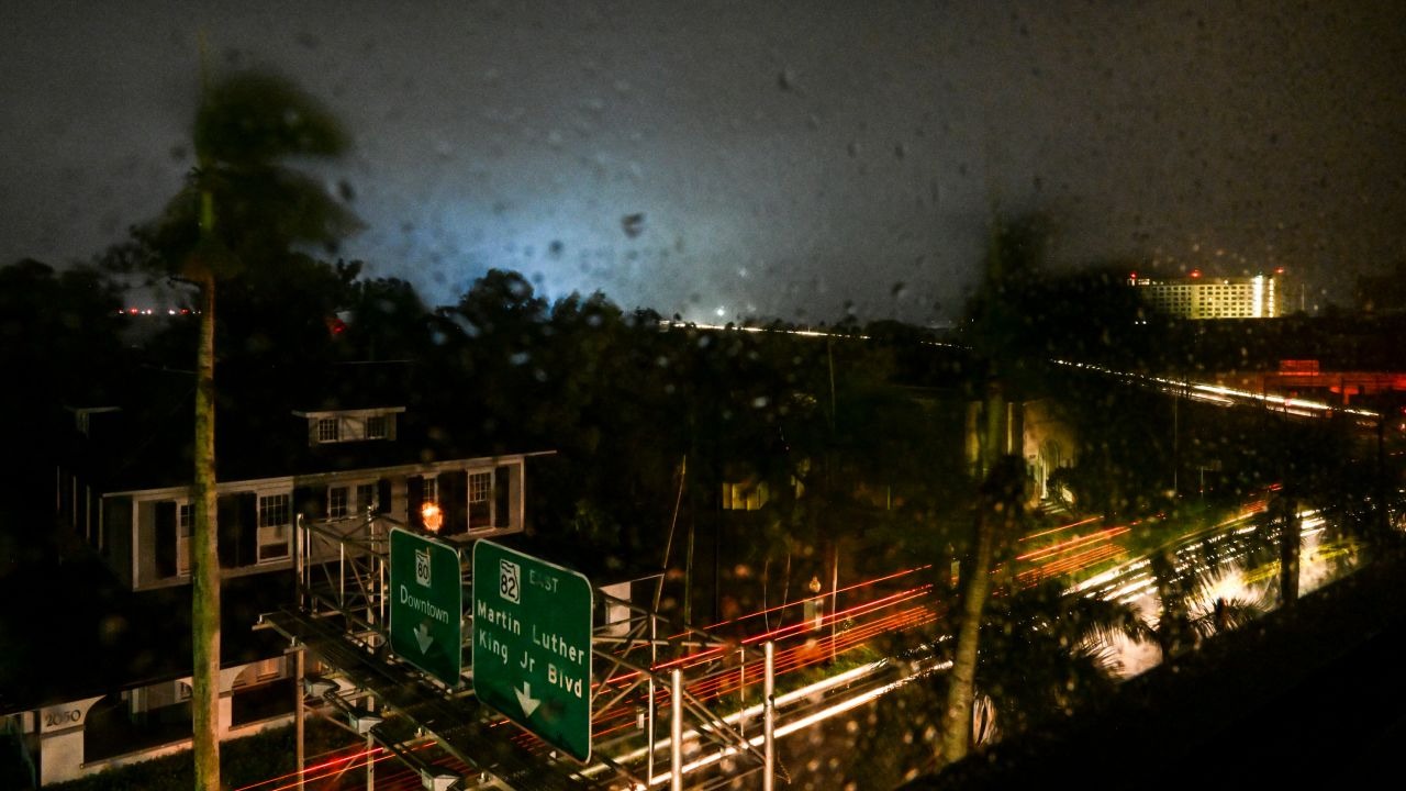 Bão Milton đổ bộ vào Fort Myers, Florida ngày 9-10. Ảnh: AFP/Getty Images