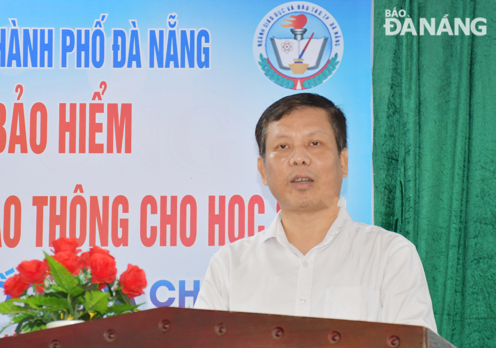 Giám đốc Sở Giao thông vận tải kiêm Phó ban Thường trực Ban An toàn giao thông Bùi Hồng Trung phát biểu tại buổi lễ. Ảnh: THÀNH LÂN 