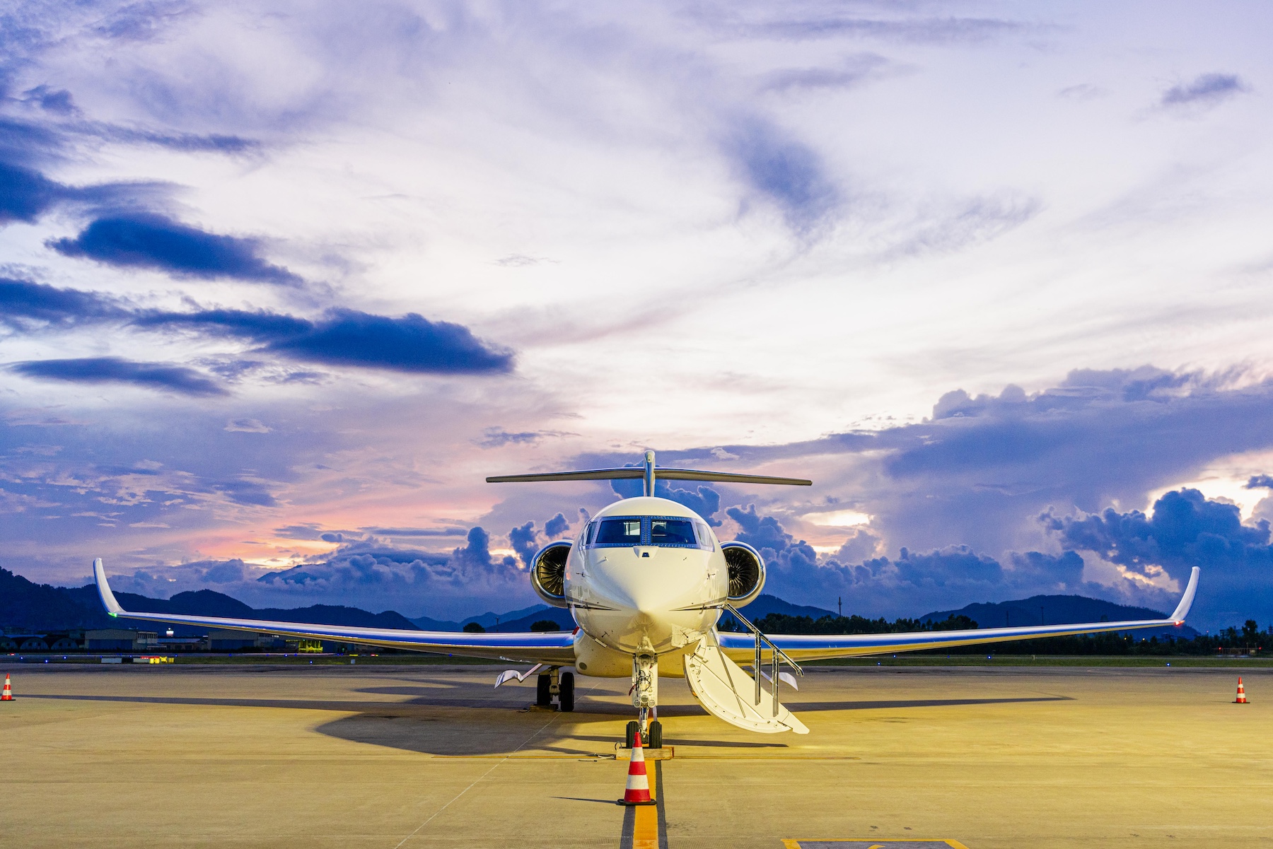 Fifty billionaires from around the world arrived in Da Nang on five luxury jets to attend Gulfstream’s annual customer conference. 