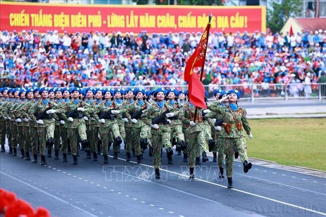 Nữ sĩ quan Lực lượng Gìn giữ hòa bình tham gia diễu binh tại Lễ kỷ niệm 70 năm Chiến thắng lịch sử Điện Biên Phủ (7/5/1954 - 7/5/2024). Ảnh: Dương Giang/TTXVN