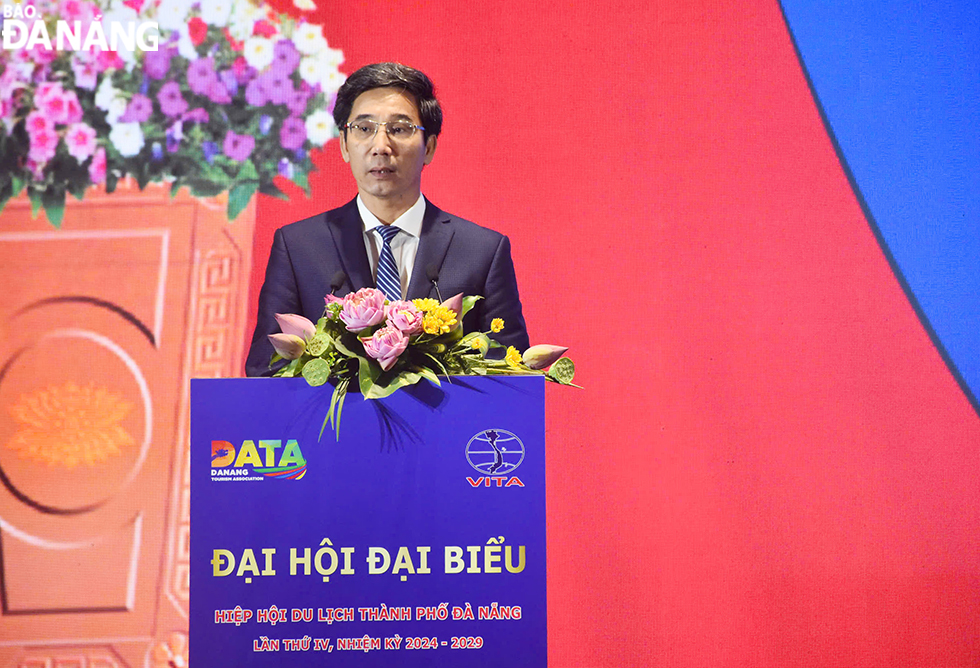 Vice Chairman of the Da Nang People's Committee Tran Chi Cuong speaking at the event. Photo: THU HA 