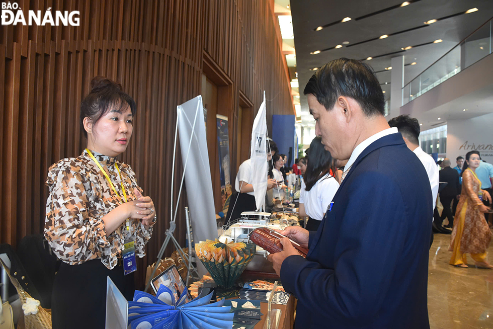 Tourism businesses meet, cooperate and connect at the event. Photo: THU HA