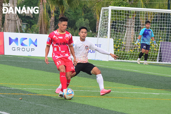 Hieu Hoa Quahaco (left) drew 1-1 with Truong Hung The Gia on the opening day.