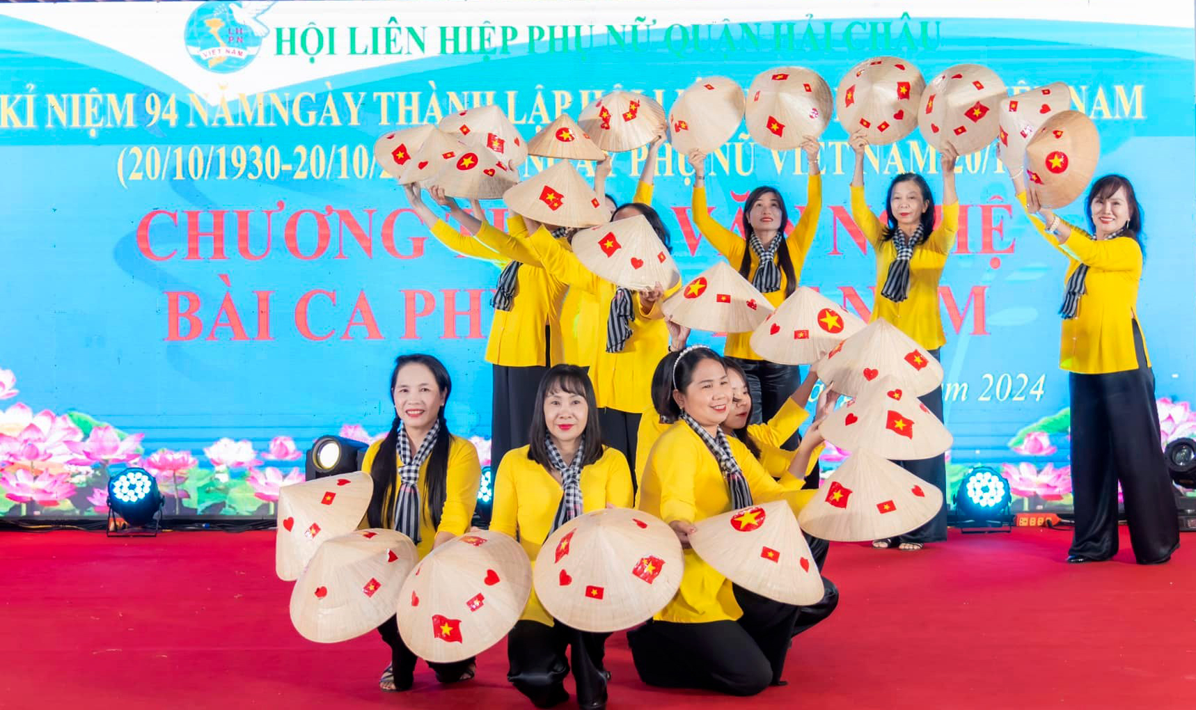 A cultural performance by members of Hai Chau District Women’s Union during the celebration of the 94th founding anniversary of the Viet Nam Women's Union (October 20,1930 - October 20, 2024). Photo: X.D