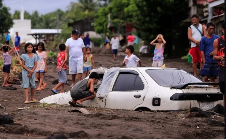 Typhoon Trami causes massive flooding, power outage in Philippines (Photo: scmp.com)