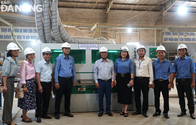 Supporting industrial promotion funds for Viet-Sec Joint Stock Company in the Hoa Cam Industrial Park, Cam Le District, Da Nang. Photo: M.Q