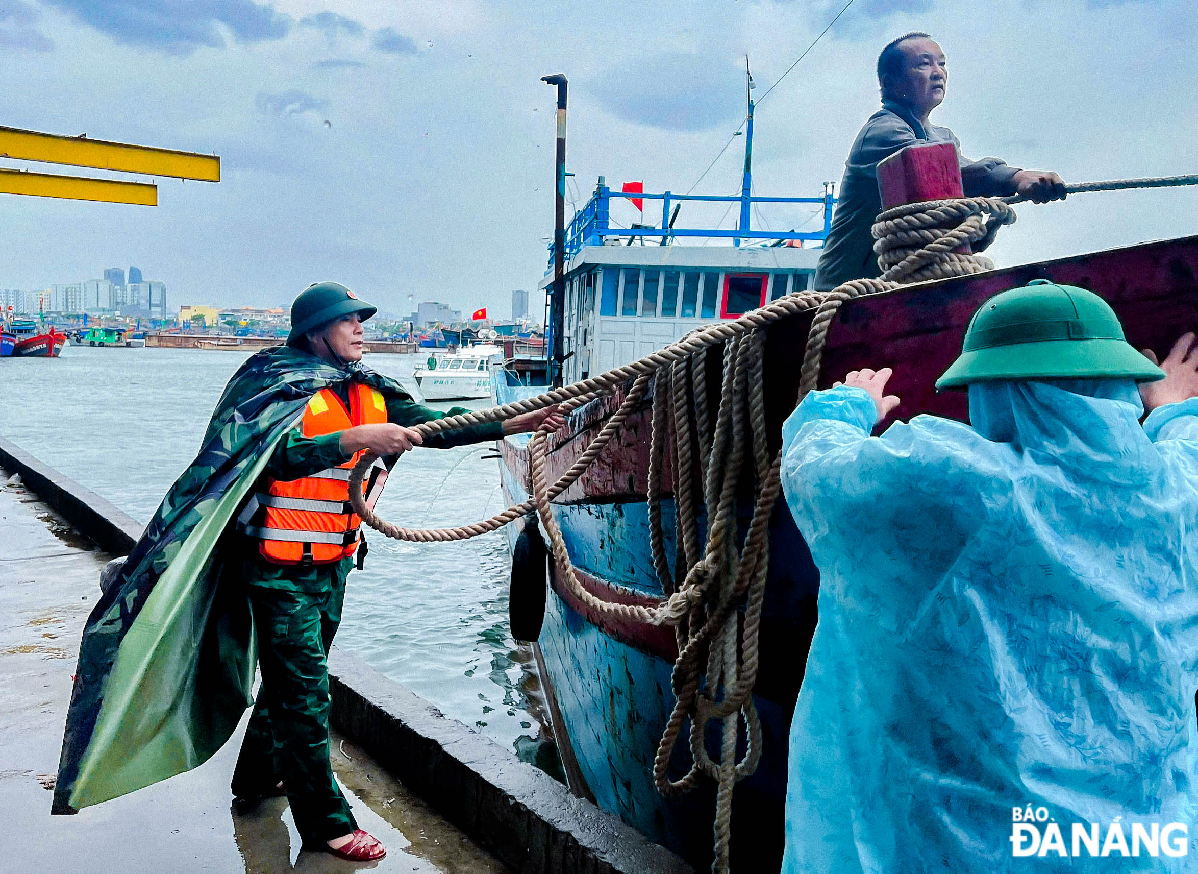 ... and urgently supported fishermen to reinforce their boats.