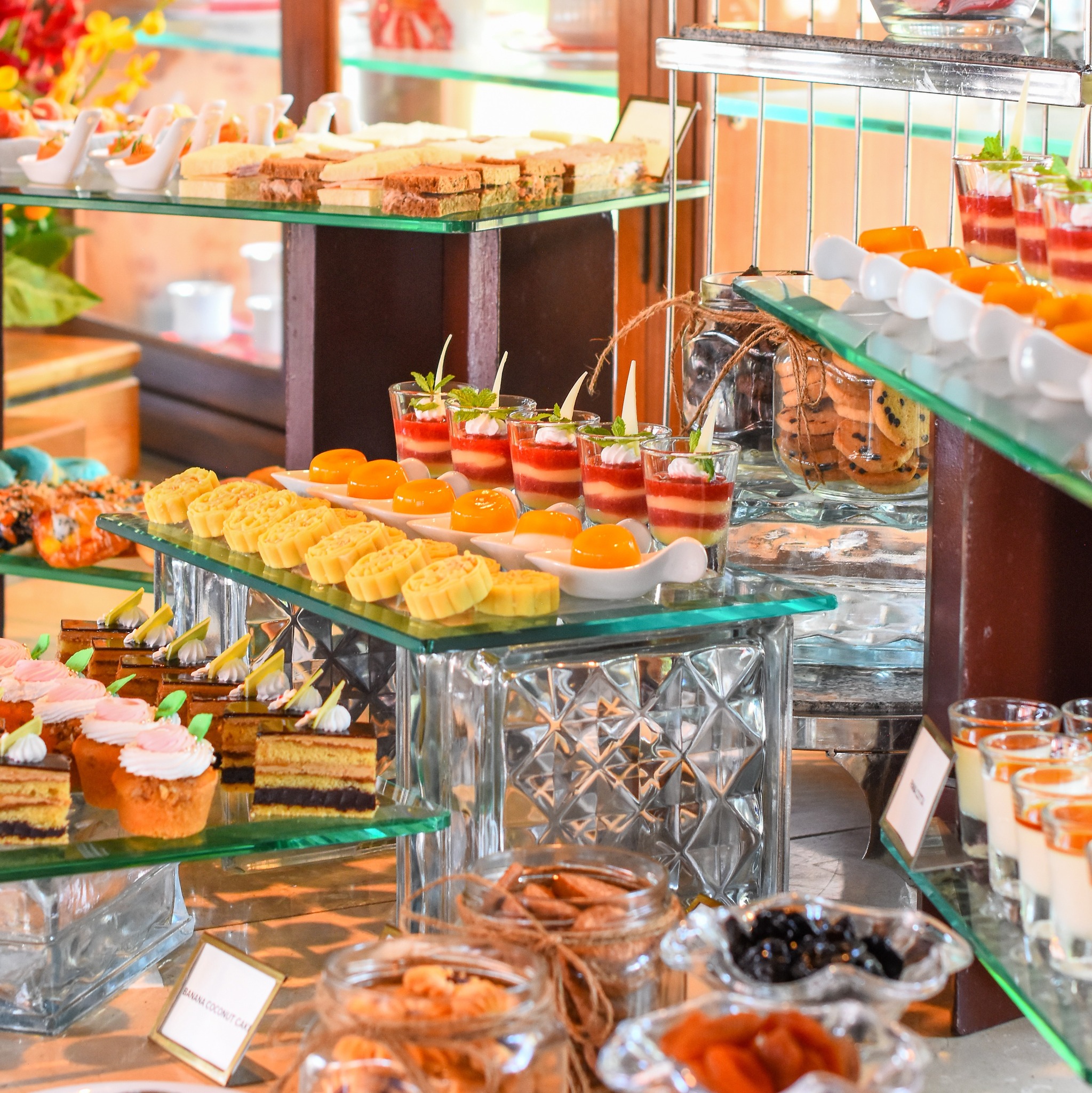 In addition to the premium quality tea, delicious pastries are the highlight of the afternoon tea party at Furama Resort. Photo: H.L