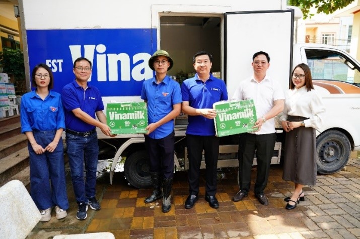 Vinamilk ưu tiên hỗ trợ sản phẩm dinh dưỡng cho các em học sinh. Tiếp nối, công ty cũng đang thực hiện thêm chương trình 