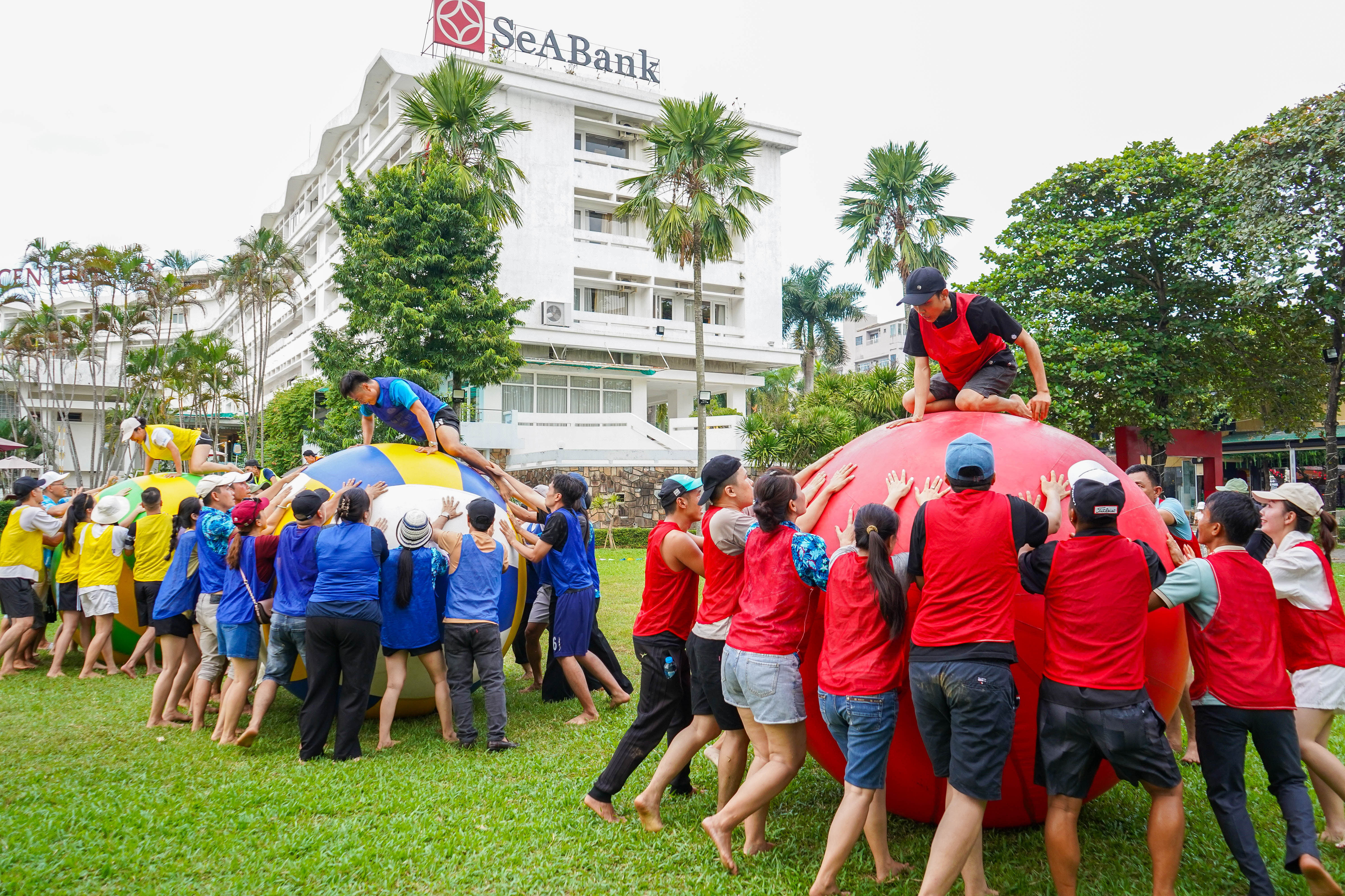 Outdoor activities for members and employees at Bac My An Tourist Area JSC. Photo: TRA VAN