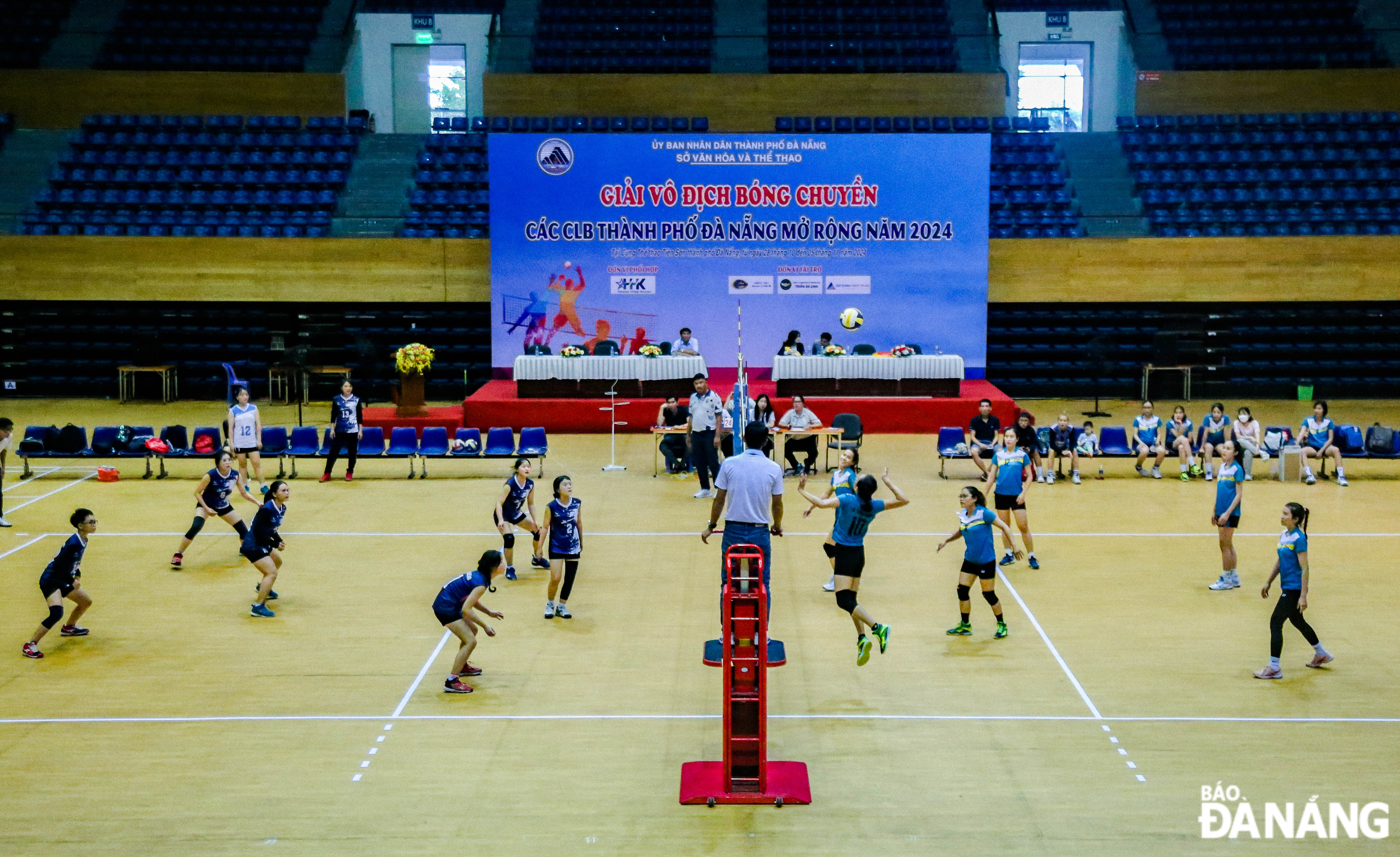 Sau hai năm gián đoạn, năm nay giải trở lại, mở rộng quy mô với sự tham dự của hơn 300 vận động viên đến từ 20 câu lạc bộ trên địa bàn thành phố và tỉnh Quảng Nam, tranh tài nội dung dành cho nam và nữ.