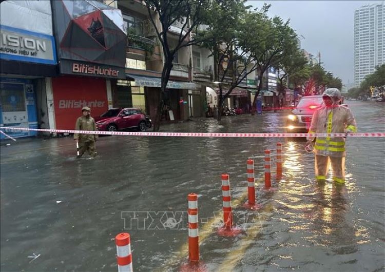 Thời tiết ngày 6-11: Trung Bộ có nơi mưa rất to