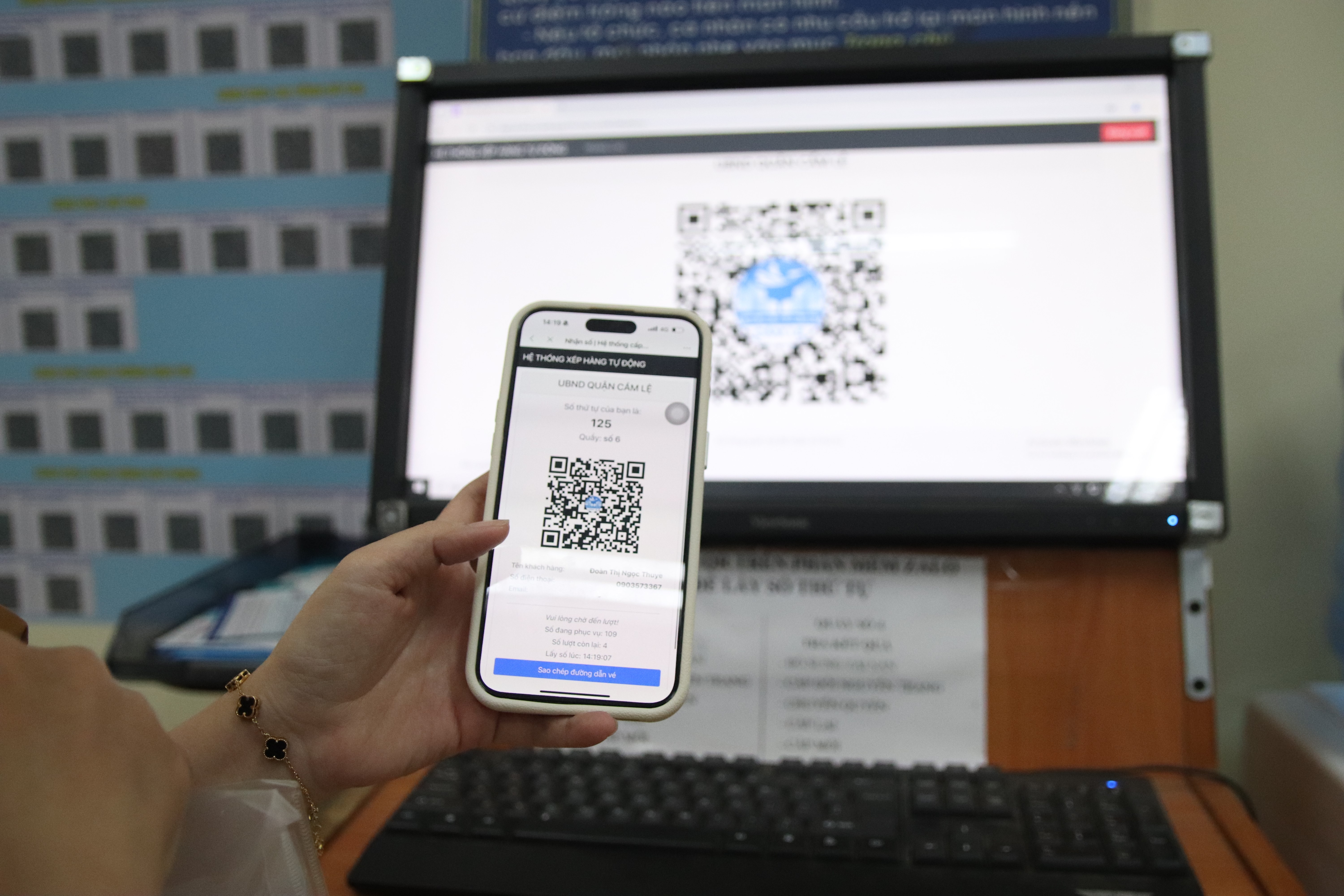 Quét mã QR hẹn giờ làm thủ tục hành chính