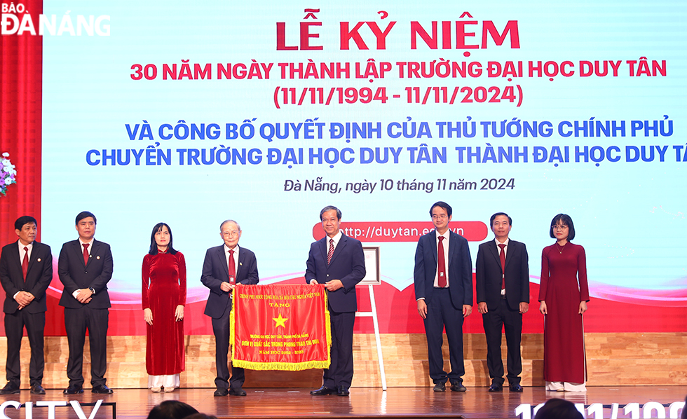 Kỷ niệm 30 năm thành lập Đại học Duy Tân