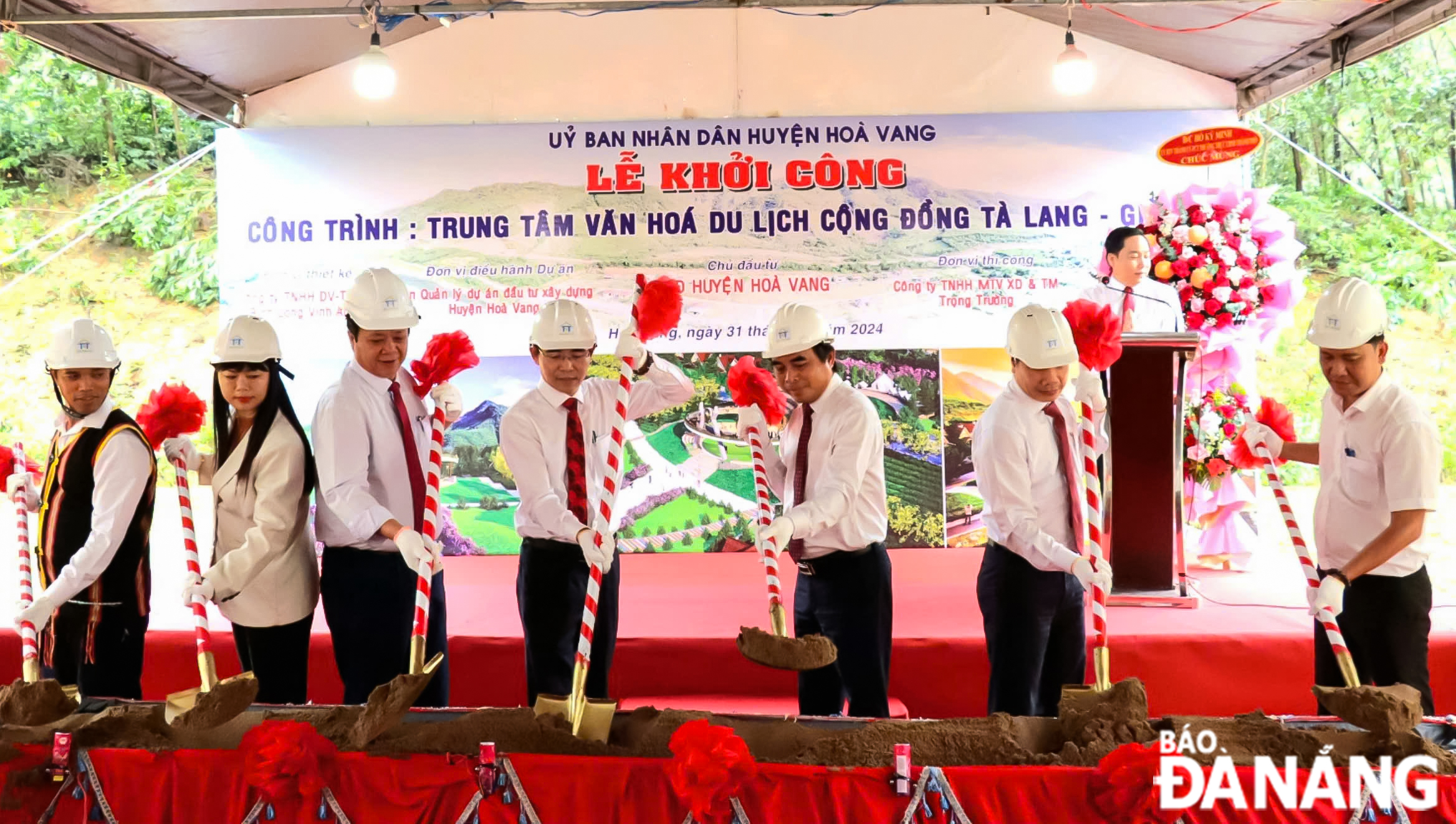 Delegates make a symbolic gesture to break ground on the Ta Lang - Gian Bi Community-based Cultural Tourism Centre project. Photo: TRAN TRUC