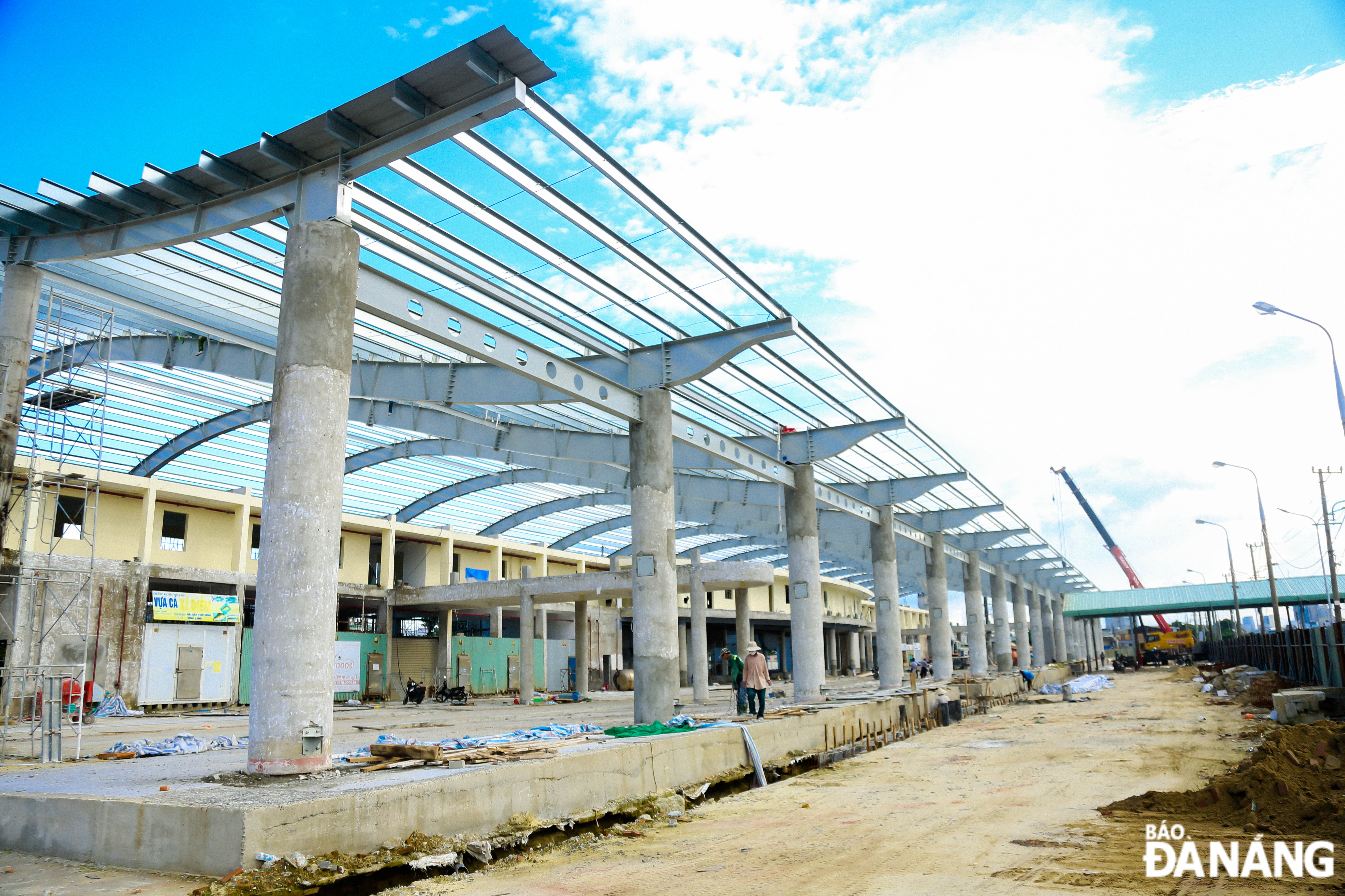 The seafood wholesale market at Tho Quang port is being renovated and upgraded.