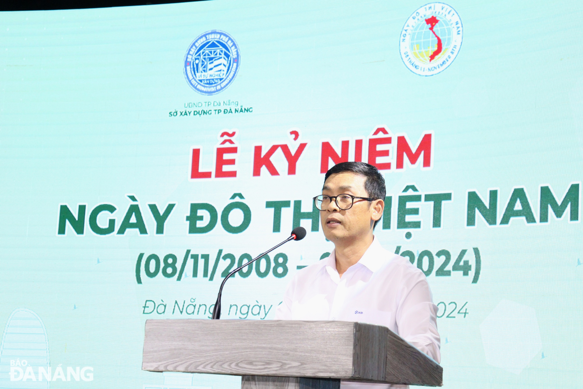 Director of the municipal Department of Construction Phung Phu Phong speaking at the ceremony. Photo: HOANG HIEP