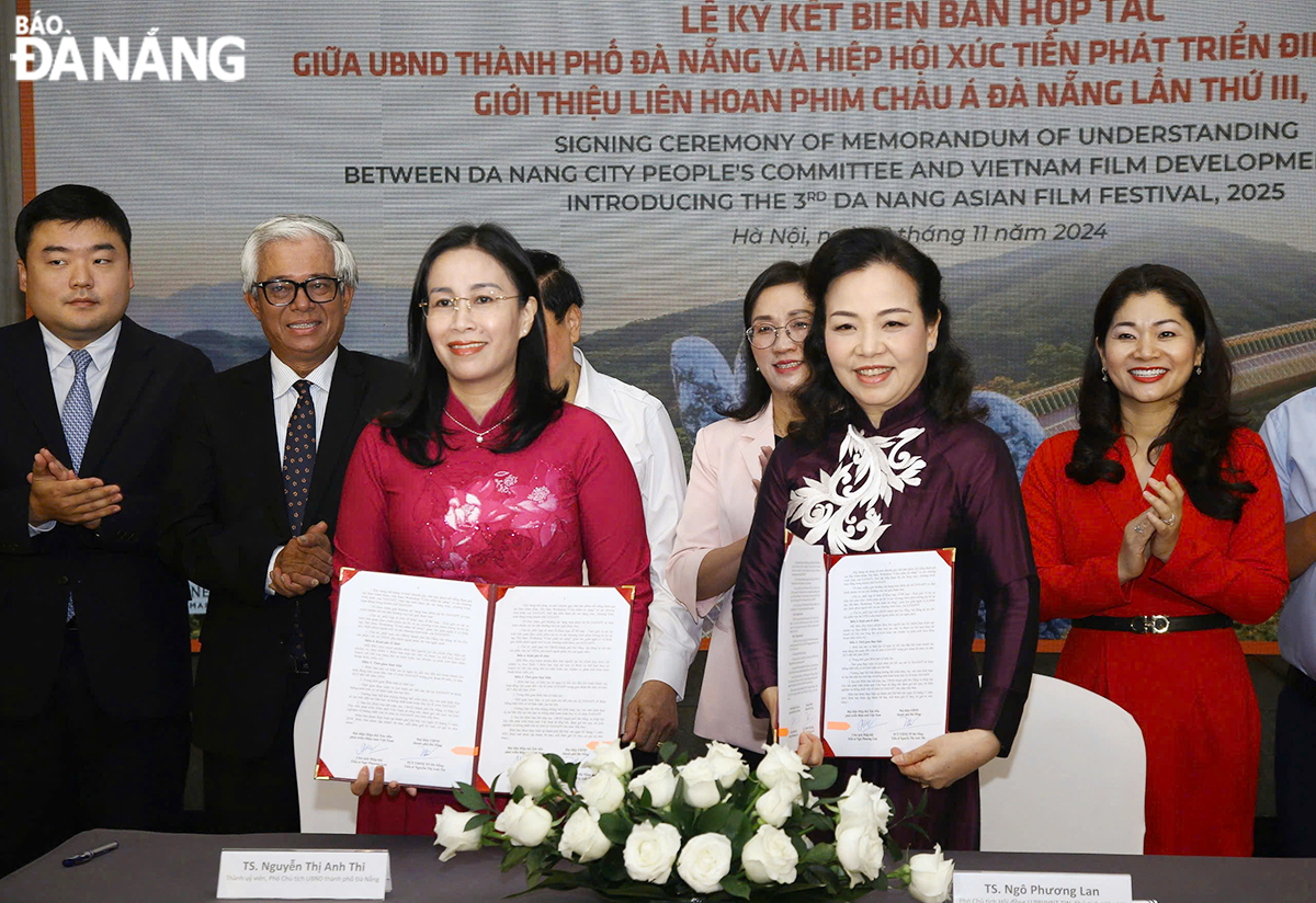 The signing ceremony of the cooperation agreement between the Da Nang People's Committee and VFDA to co-organise DANAFF during the 2025-2030 period. 