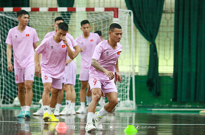 Đội tuyển futsal Việt Nam nỗ lực tập luyện hướng đến trận đấu quan trọng với Malaysia. Ảnh: VFF